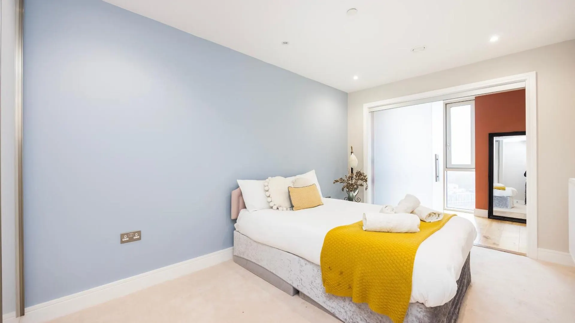 Luxury 1 Bedroom Near Westfield Stratford - 10 Min Walk London Apartment